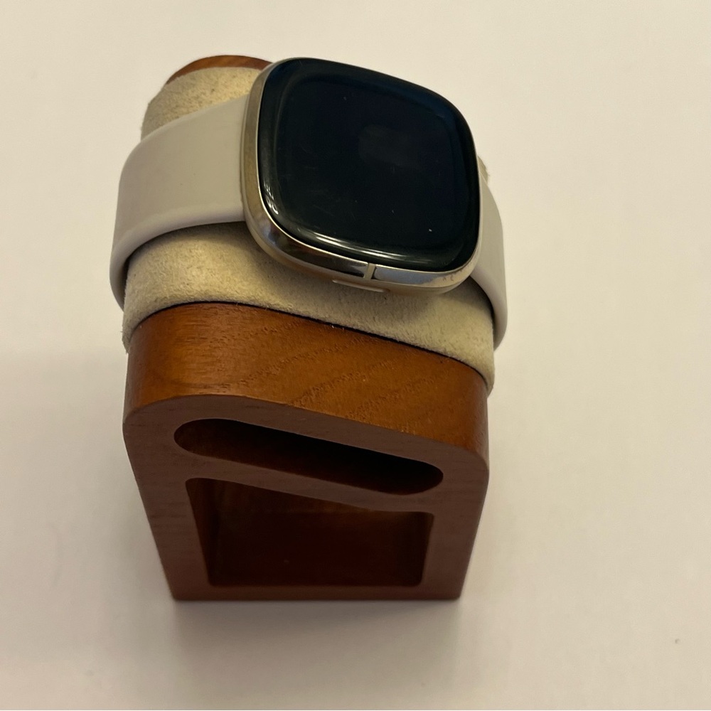 Fitbit Sense Advanced, Gold Case, White Band, Tested, Charger Included - Picture 5 of 9